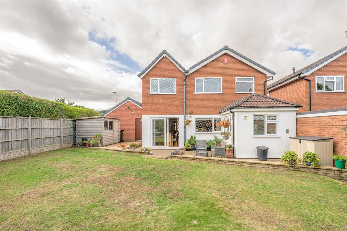 Meadfoot Drive, Kingswinford, DY6 9DB