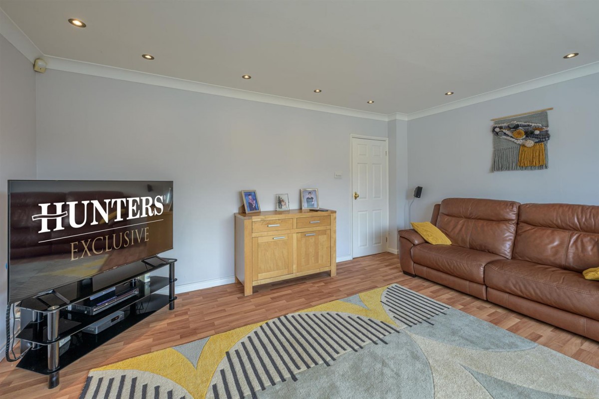 Meadfoot Drive, Kingswinford, DY6 9DB