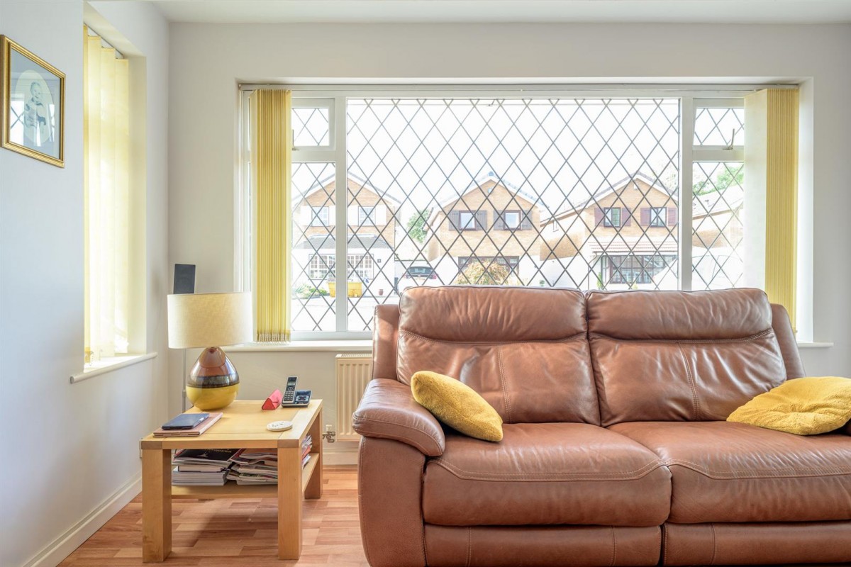 Meadfoot Drive, Kingswinford, DY6 9DB