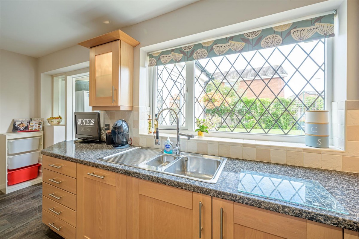 Meadfoot Drive, Kingswinford, DY6 9DB