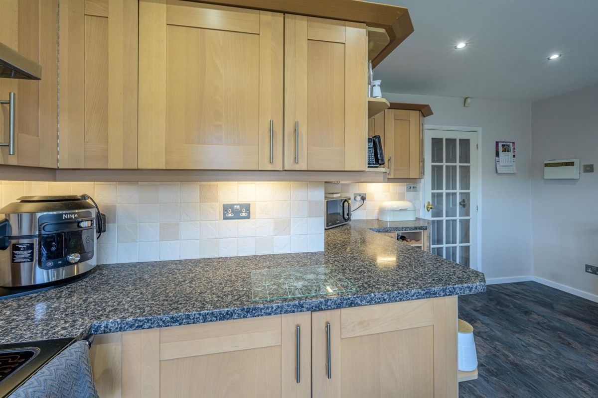 Meadfoot Drive, Kingswinford, DY6 9DB