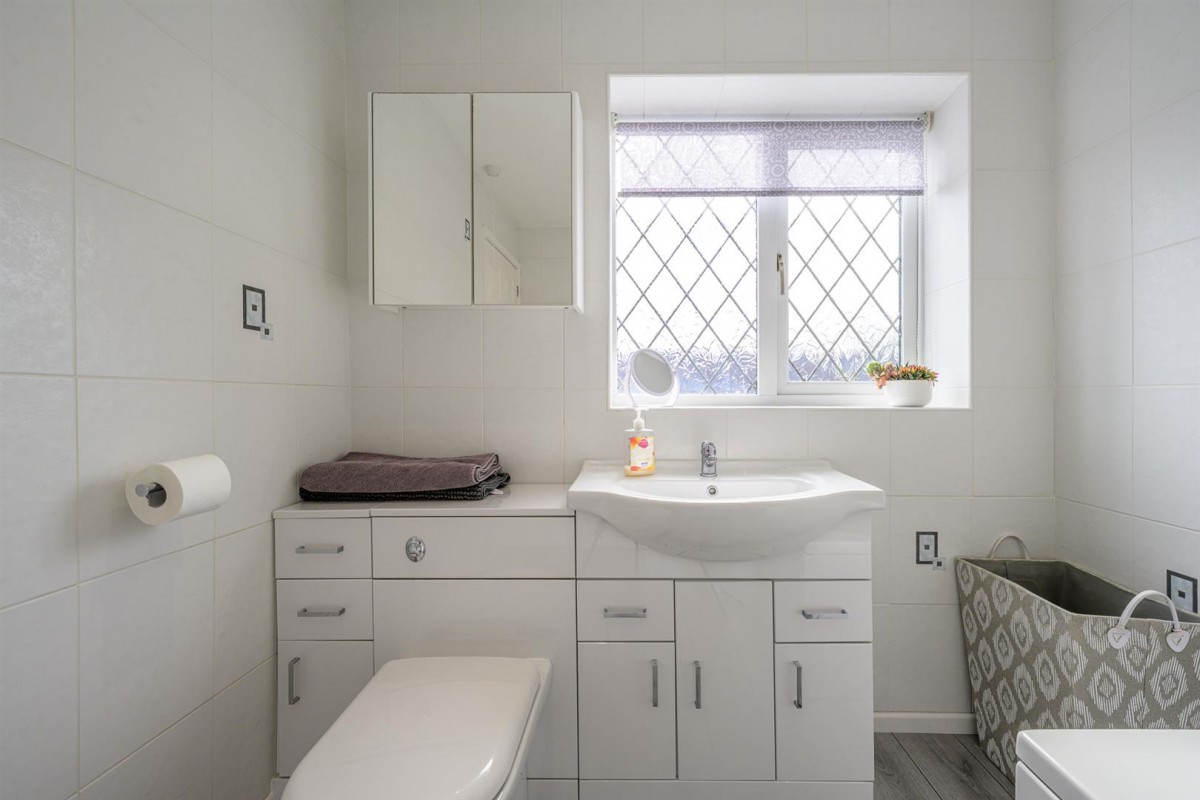 Meadfoot Drive, Kingswinford, DY6 9DB