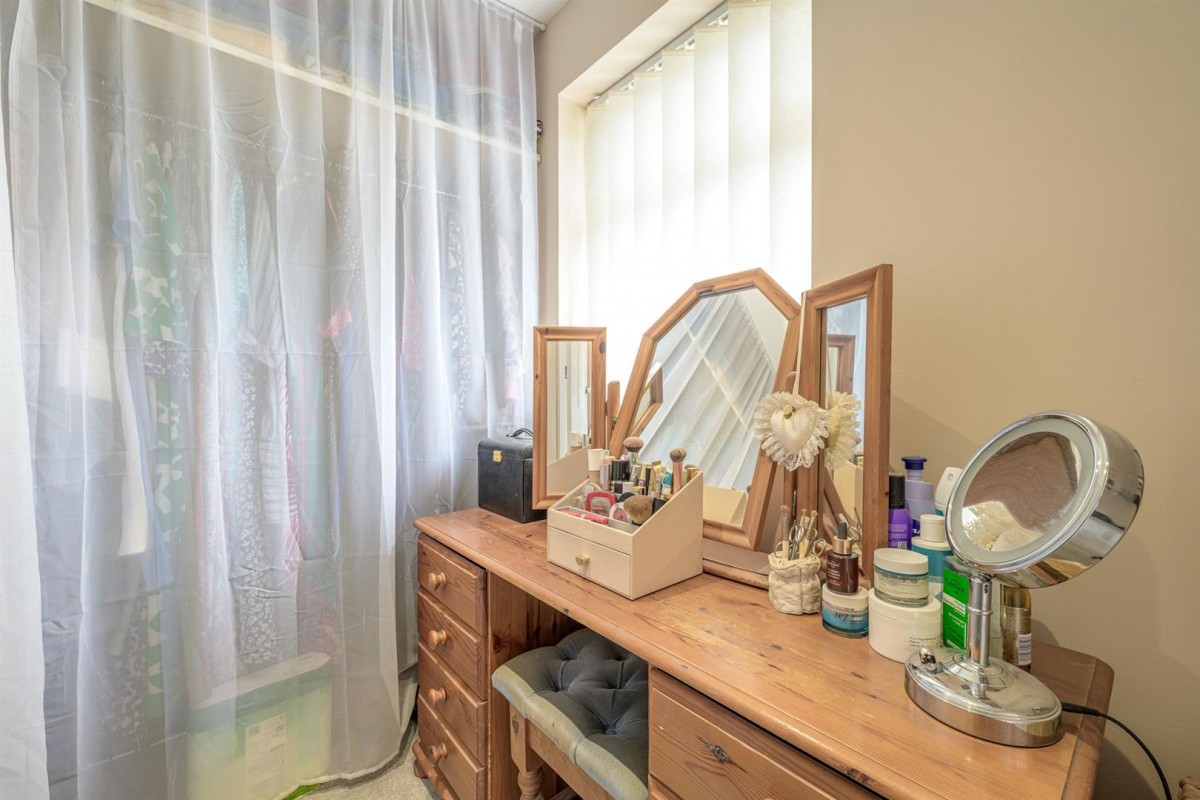 Meadfoot Drive, Kingswinford, DY6 9DB