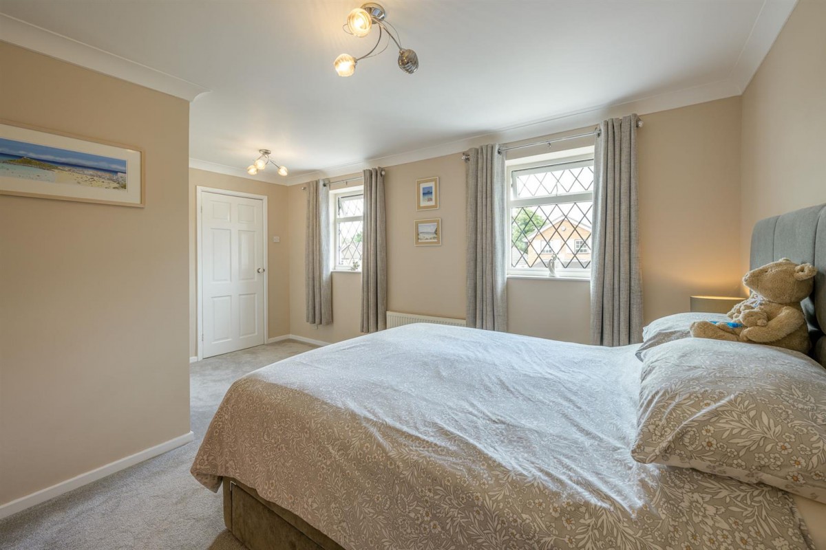 Meadfoot Drive, Kingswinford, DY6 9DB