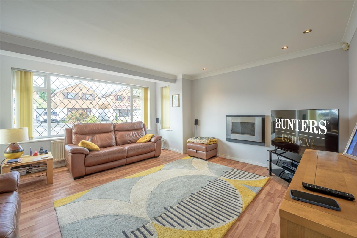 Meadfoot Drive, Kingswinford, DY6 9DB