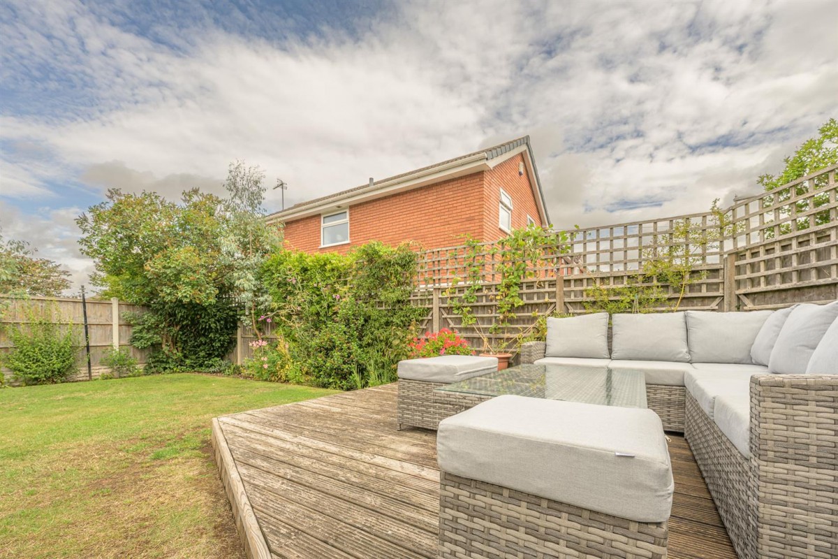 Meadfoot Drive, Kingswinford, DY6 9DB