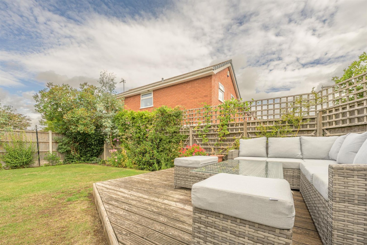 Meadfoot Drive, Kingswinford, DY6 9DB