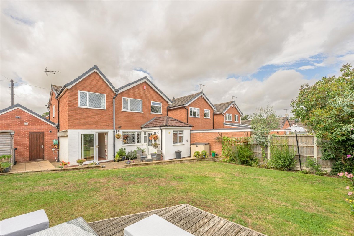 Meadfoot Drive, Kingswinford, DY6 9DB