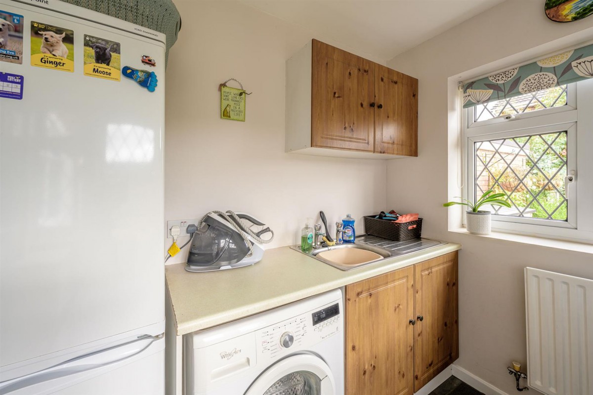 Meadfoot Drive, Kingswinford, DY6 9DB