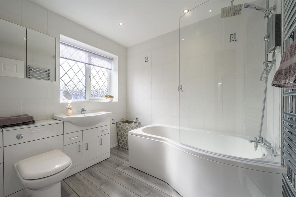 Meadfoot Drive, Kingswinford, DY6 9DB