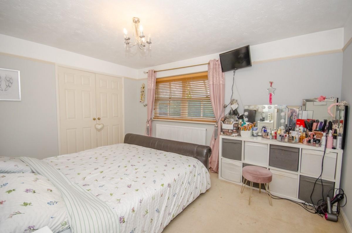 Heathfields, Downend, Bristol, BS16 6HT