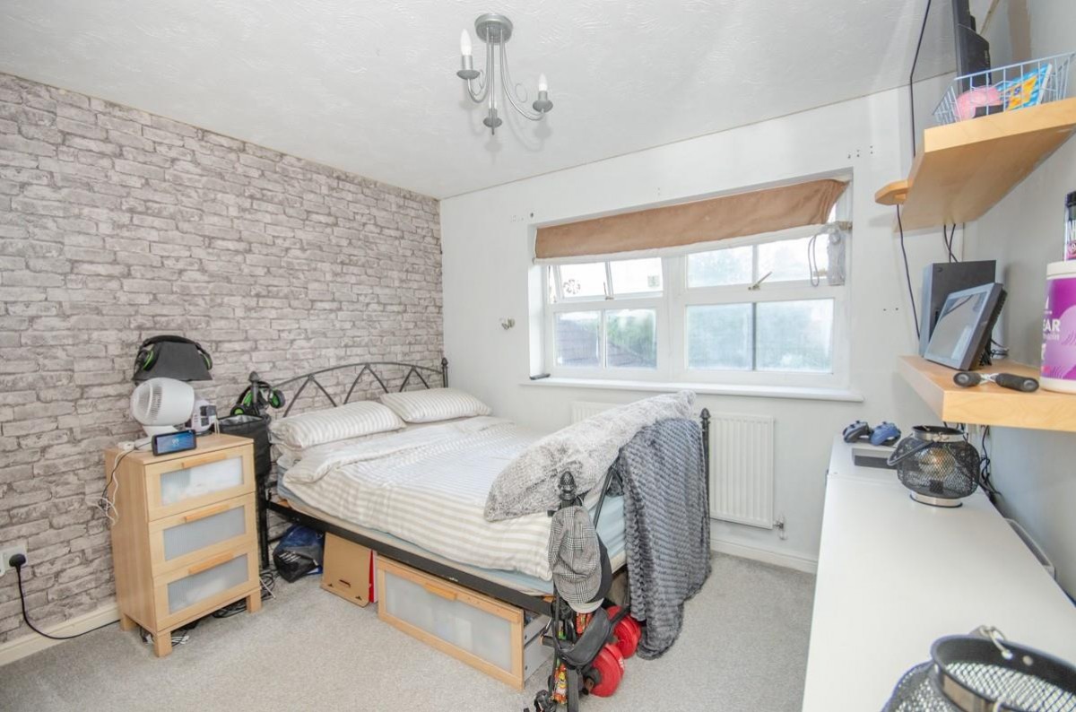 Heathfields, Downend, Bristol, BS16 6HT