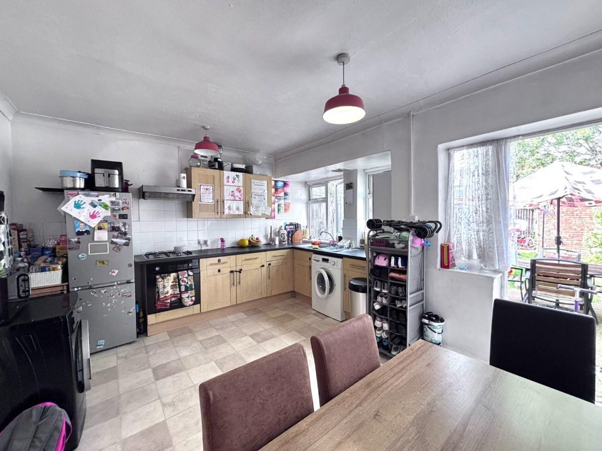 Warwick Crescent, Hayes, UB4 8RE