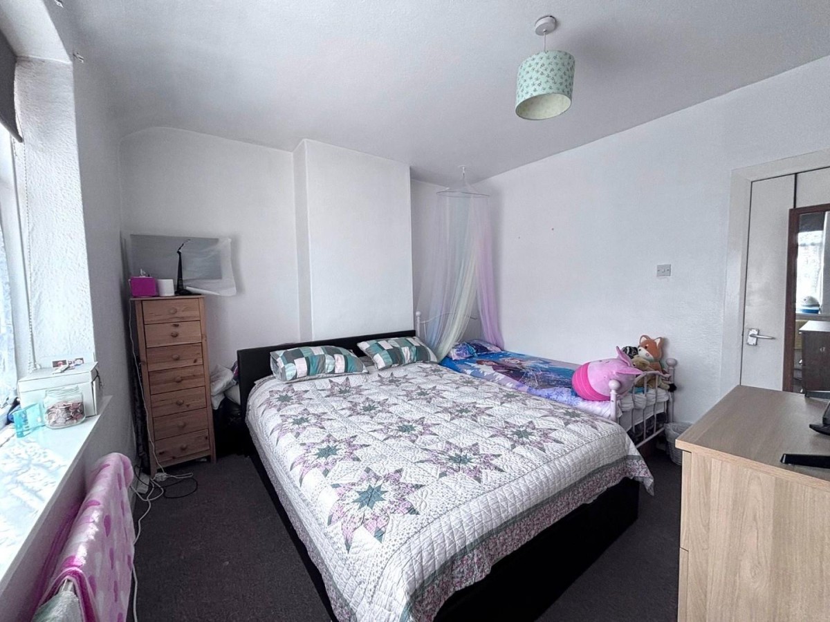 Warwick Crescent, Hayes, UB4 8RE