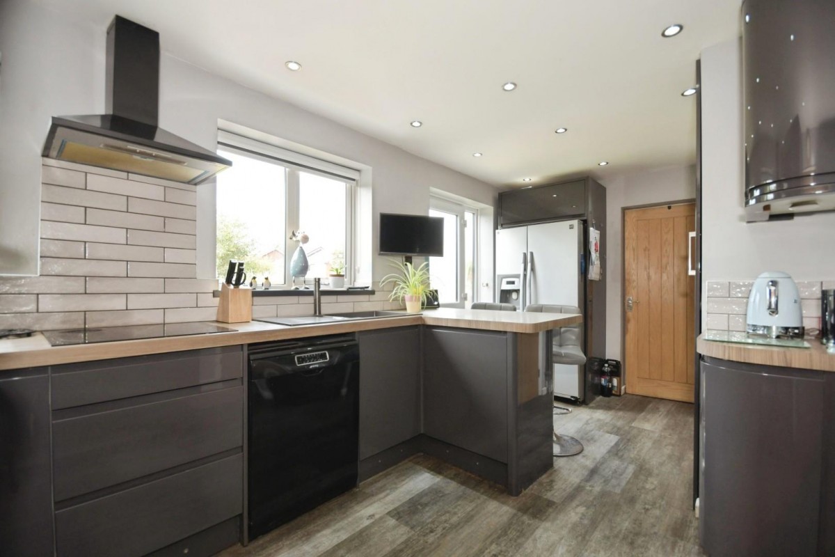 Durham Avenue, Grassmoor, Chesterfield, S42 5DL