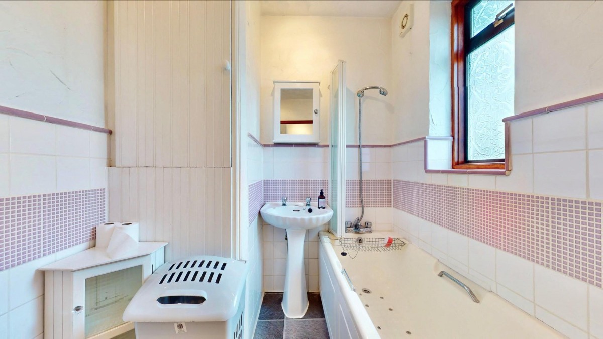 Coombewood Drive, Chadwell Heath, RM6
