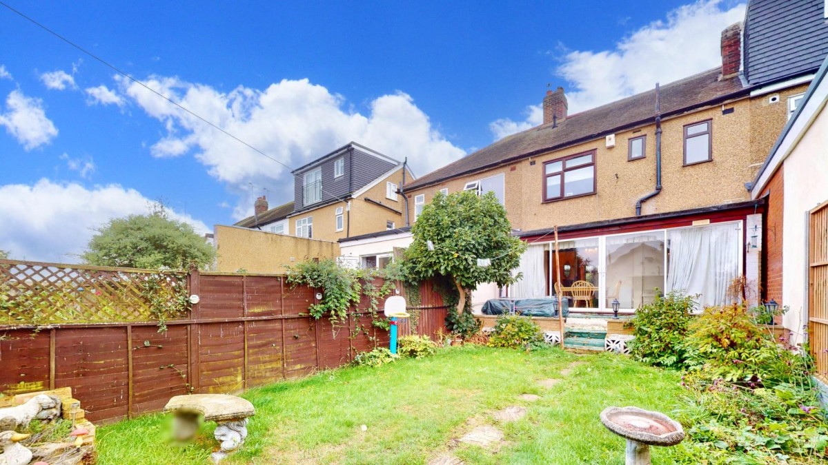 Coombewood Drive, Chadwell Heath, RM6