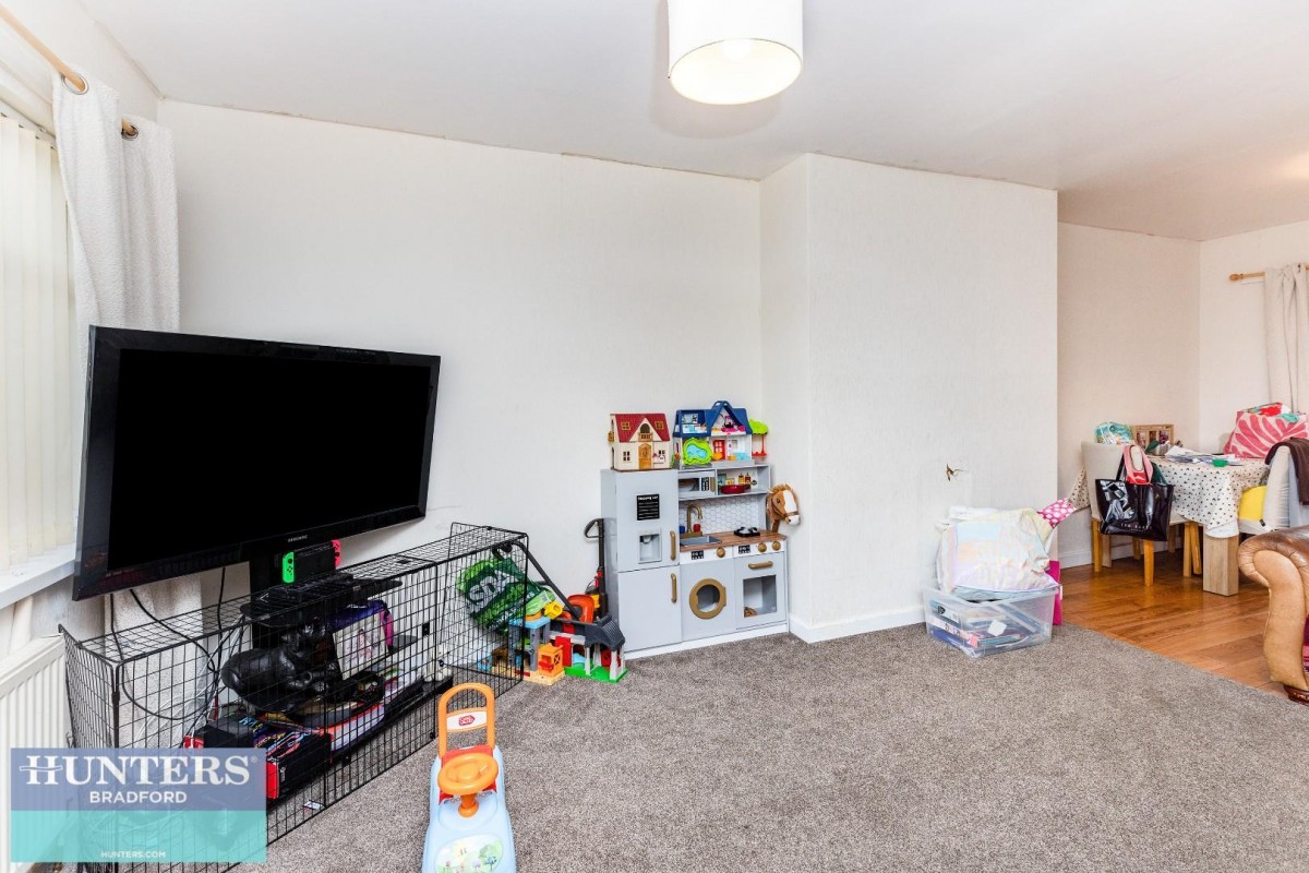 Farfield Avenue, Bradford, West Yorkshire, BD6 2HS