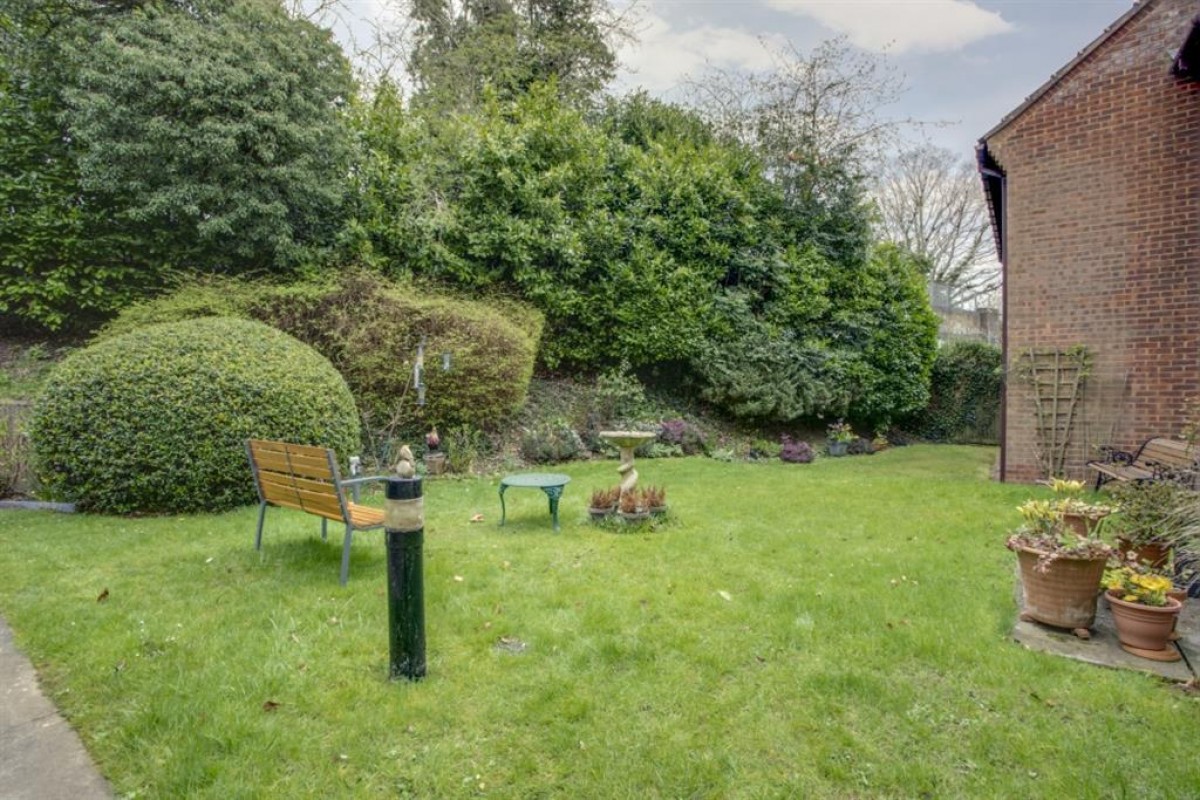 Stuart Court, King George V Road, Amersham, Buckinghamshire, HP6 5AU