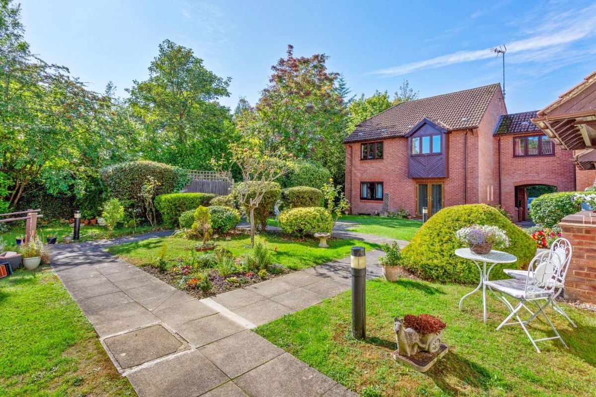 Stuart Court, King George V Road, Amersham, Buckinghamshire, HP6 5AU