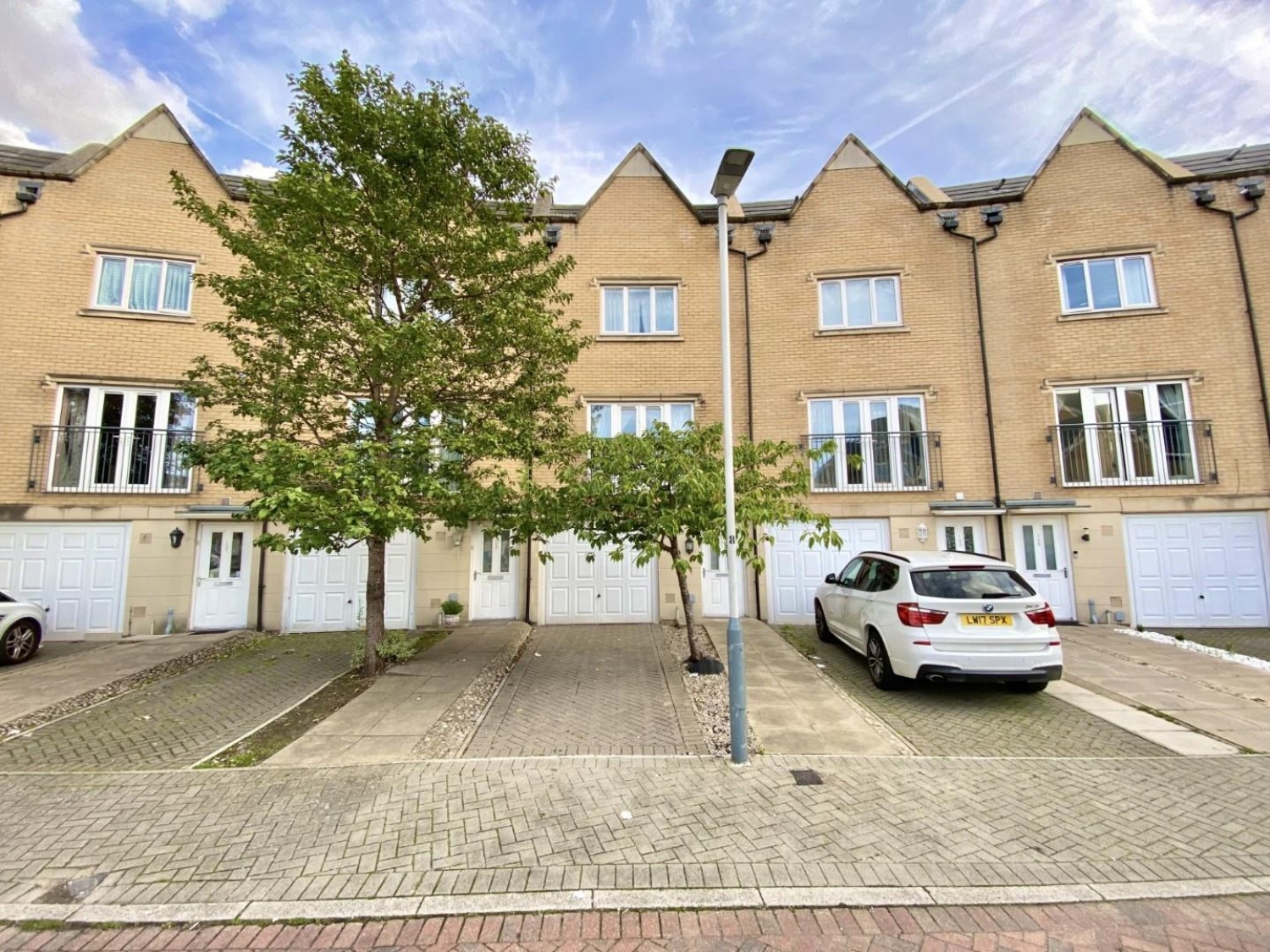 Varcoe Gardens, Hayes, UB3 2FJ