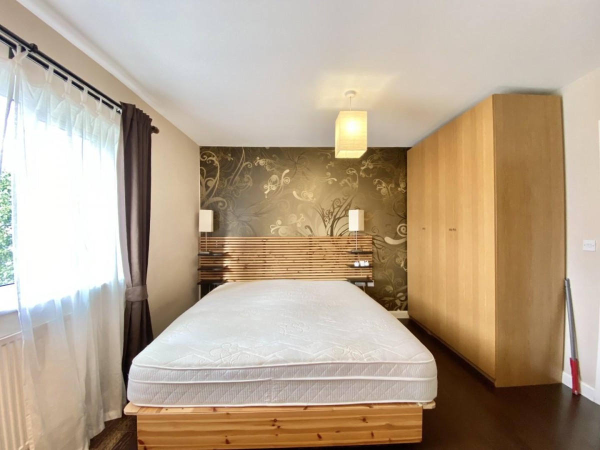 Varcoe Gardens, Hayes, UB3 2FJ