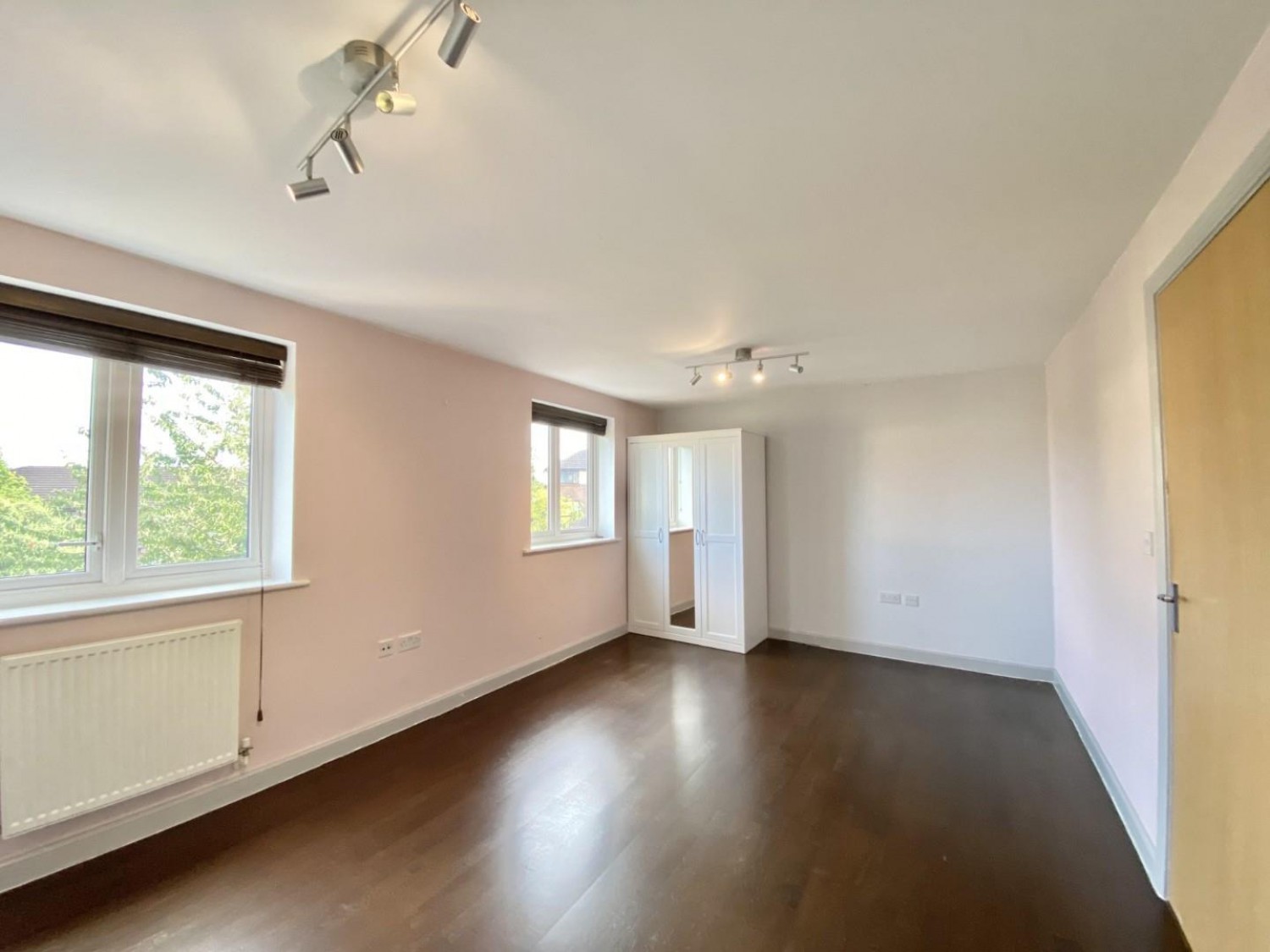 Varcoe Gardens, Hayes, UB3 2FJ