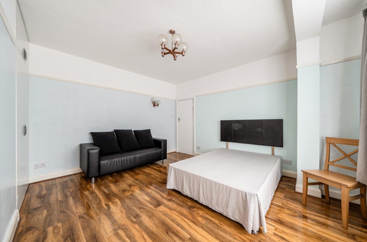 Southend Lane, London, SE6 3AA