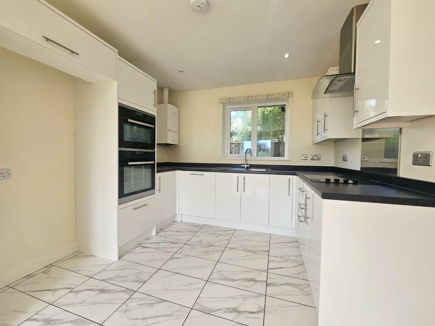 Victoria Street, Coaley, GL11 5EE