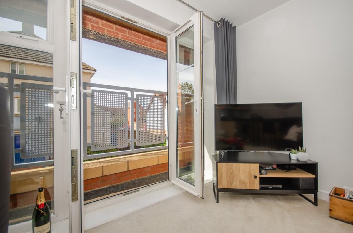 Arnold Road, Mangotsfield, Bristol, BS16 9LB