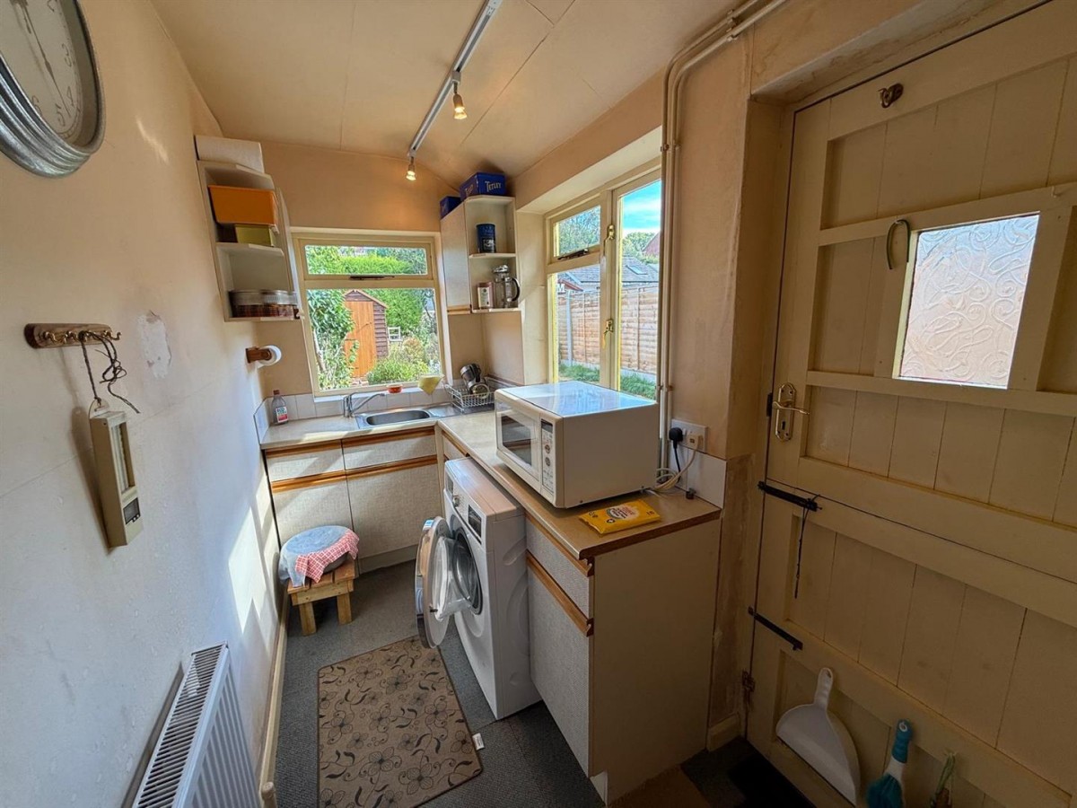 Lyndhurst Drive, Amblecote, DY8 5YQ