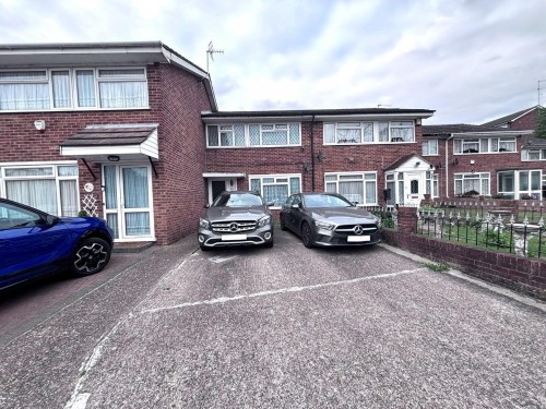 Cranford Drive, Hayes, Middlesex, UB3 4LF