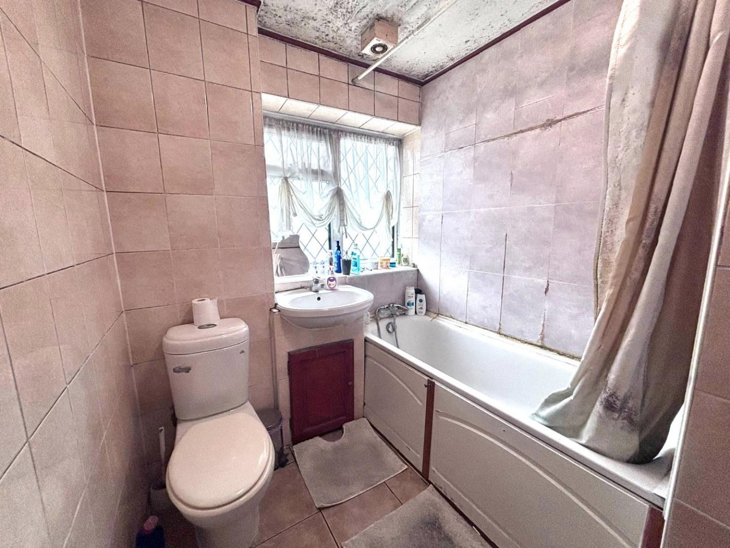 Cranford Drive, Hayes, Middlesex, UB3 4LF