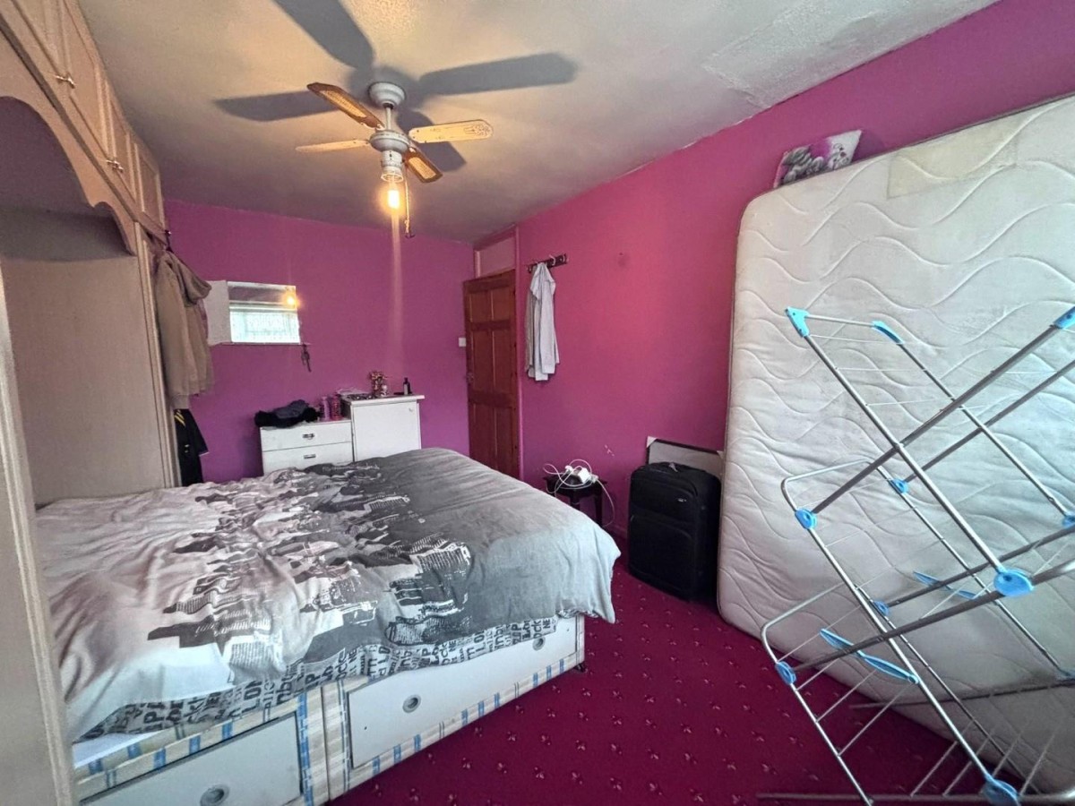 Cranford Drive, Hayes, Middlesex, UB3 4LF