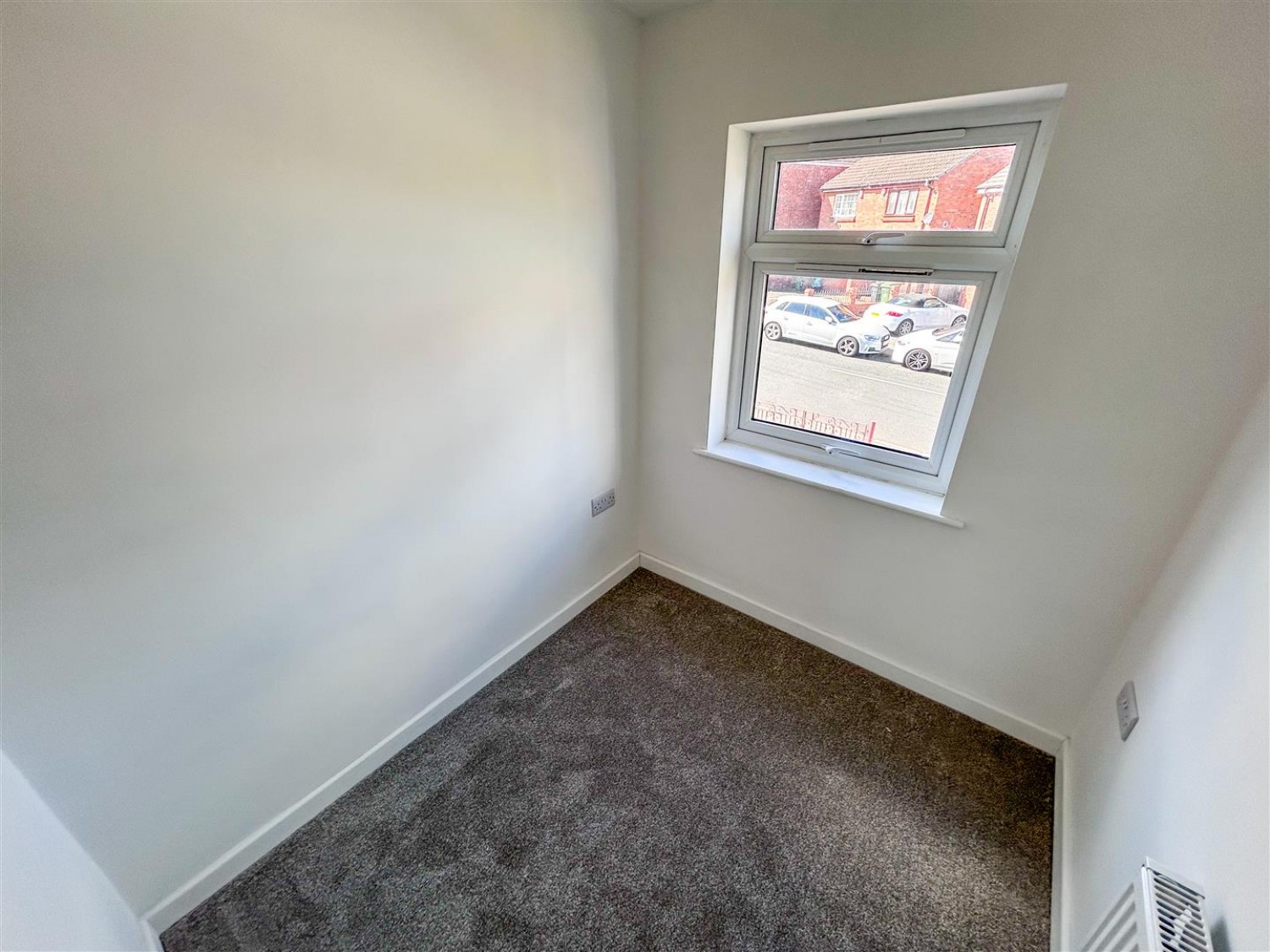 Baptist End Road, Dudley, DY2 9BU