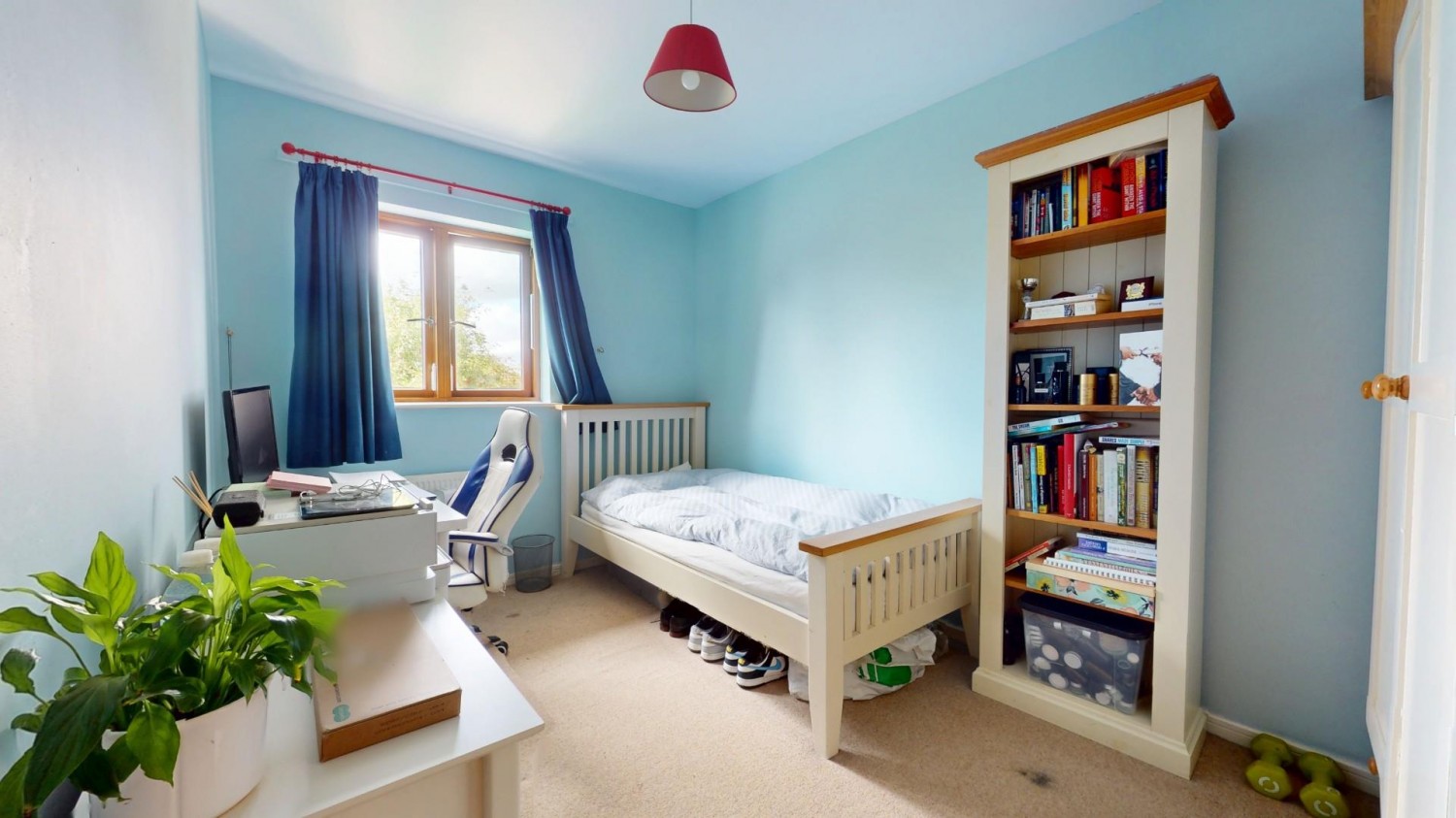 Christianfields Avenue, Gravesend