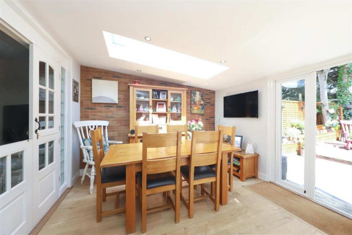 Carnarvon Drive, Hayes