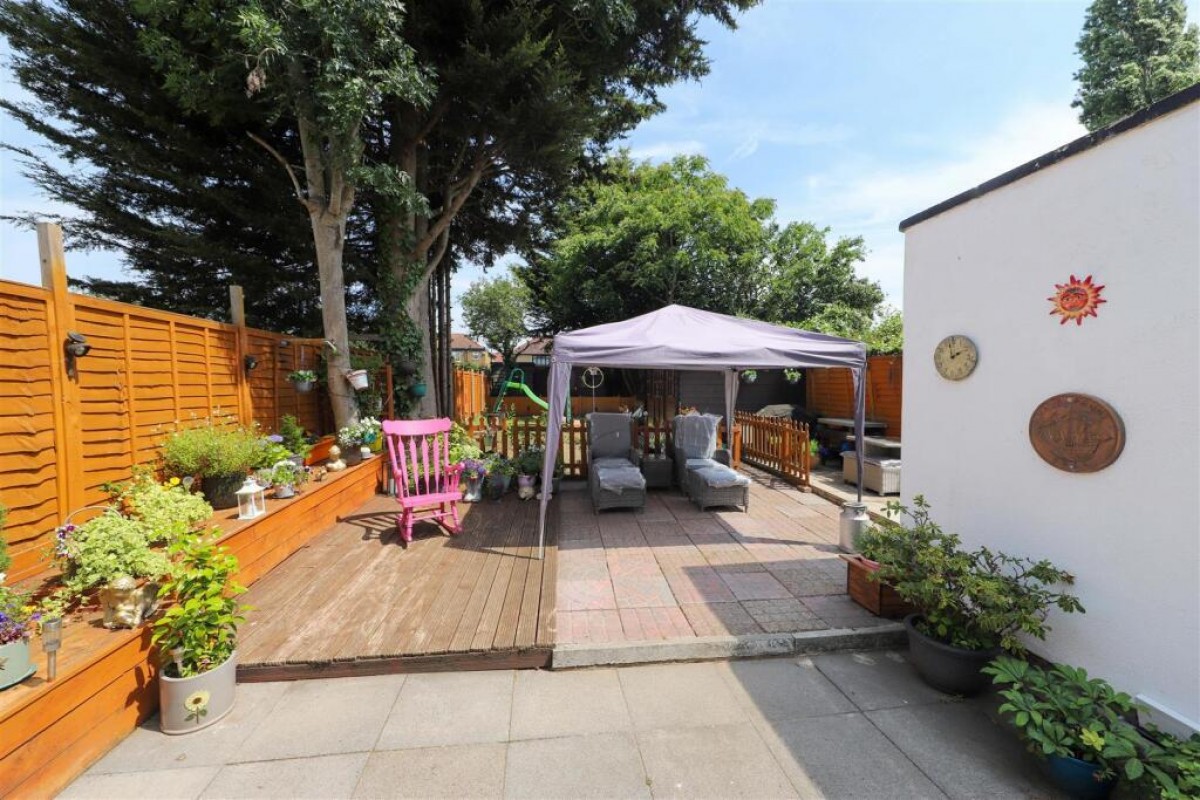 Carnarvon Drive, Hayes