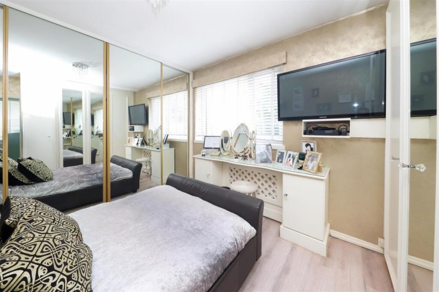 Carnarvon Drive, Hayes