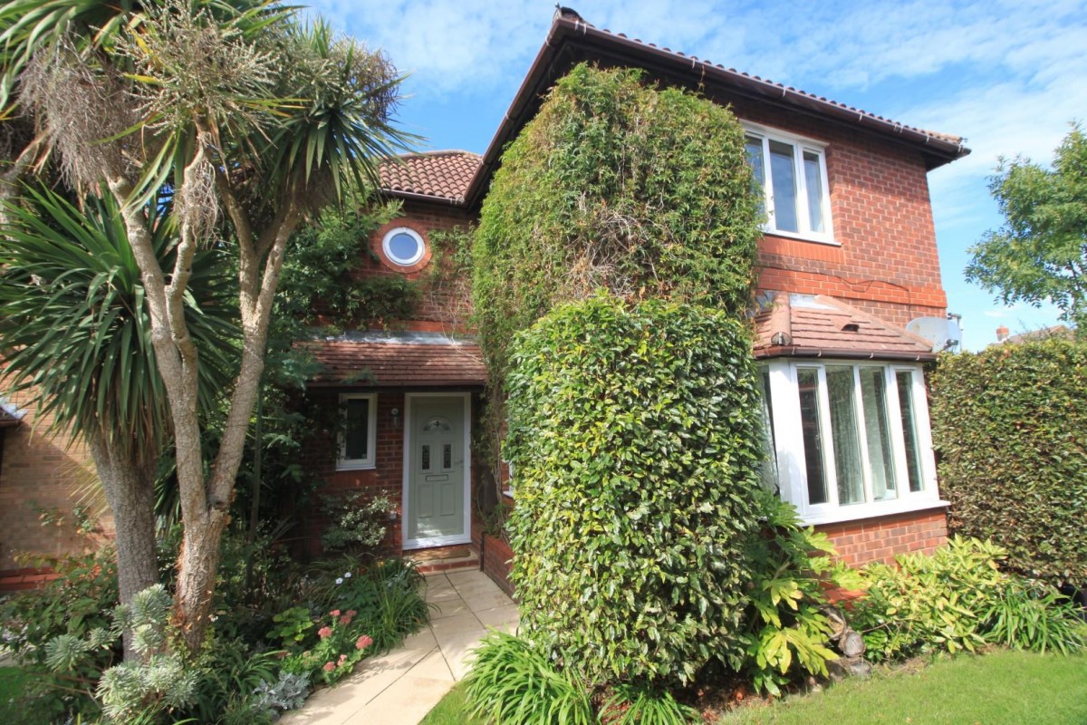 Barton Drive, Hamble, SO31 4RE