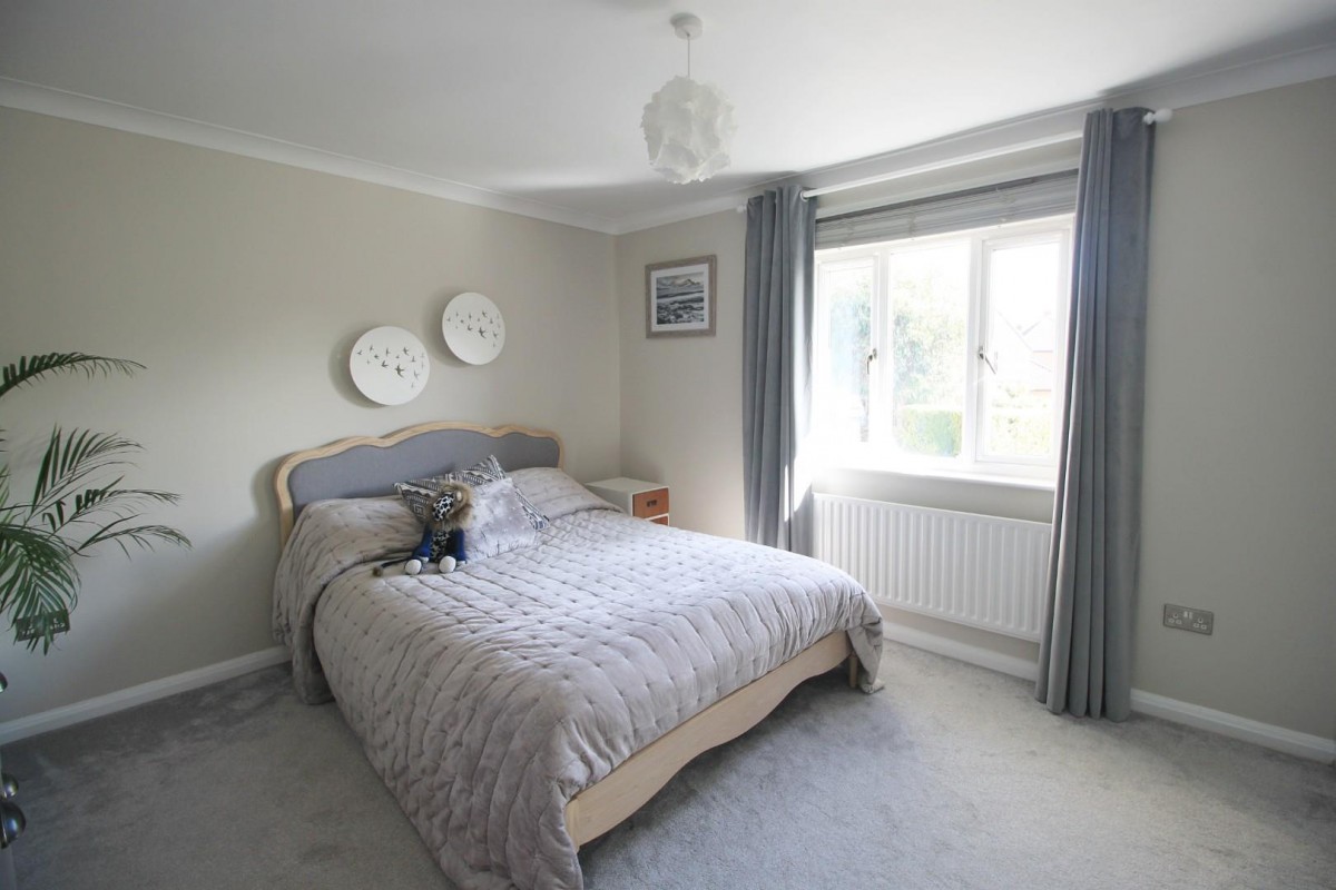 Barton Drive, Hamble, SO31 4RE