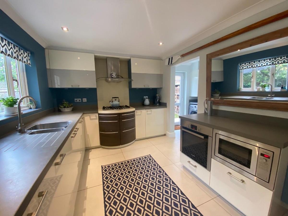 Barton Drive, Hamble, SO31 4RE