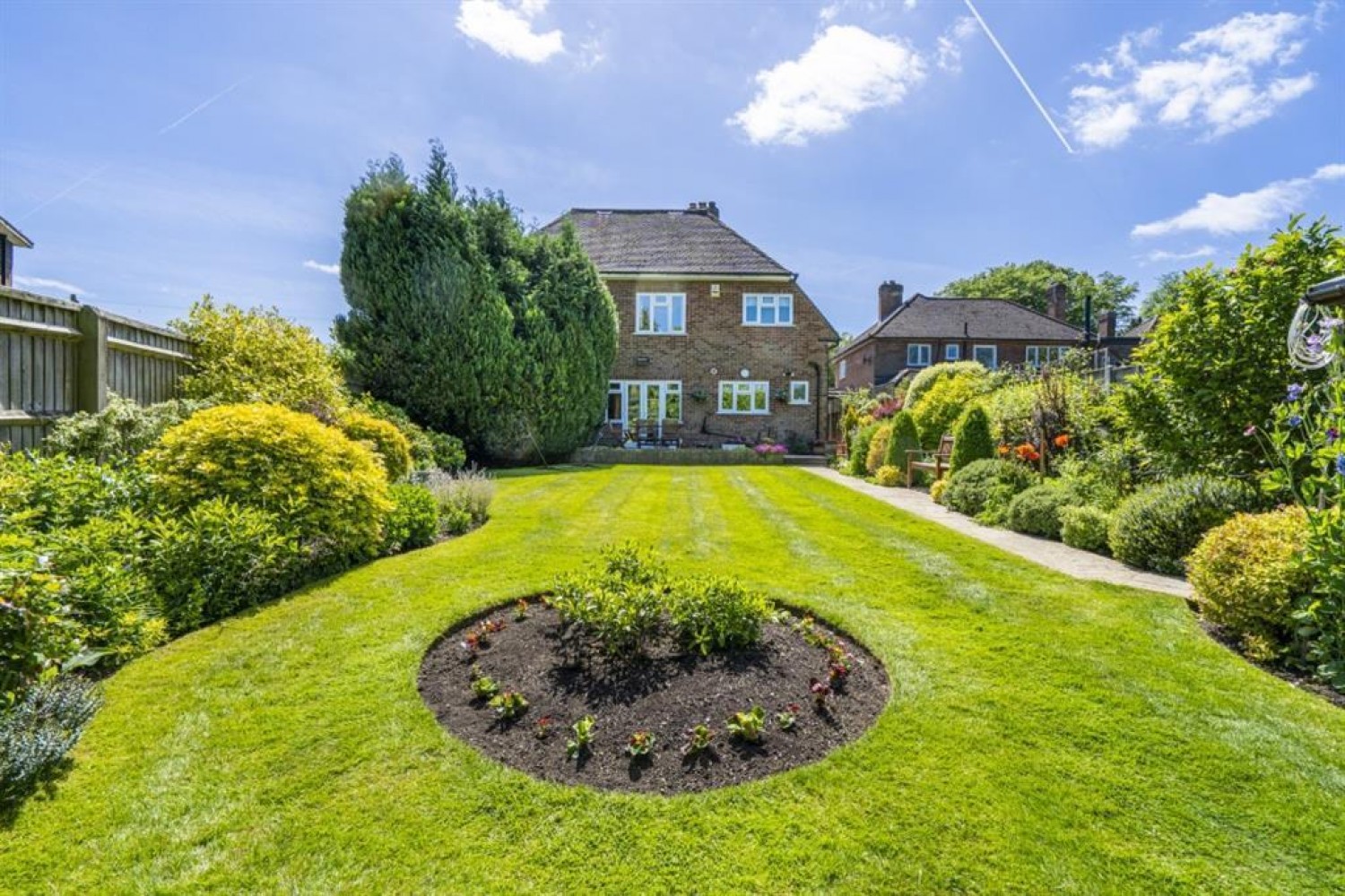 St. Leonards Road, Chesham Bois, Amersham, Buckinghamshire, HP6 6DT