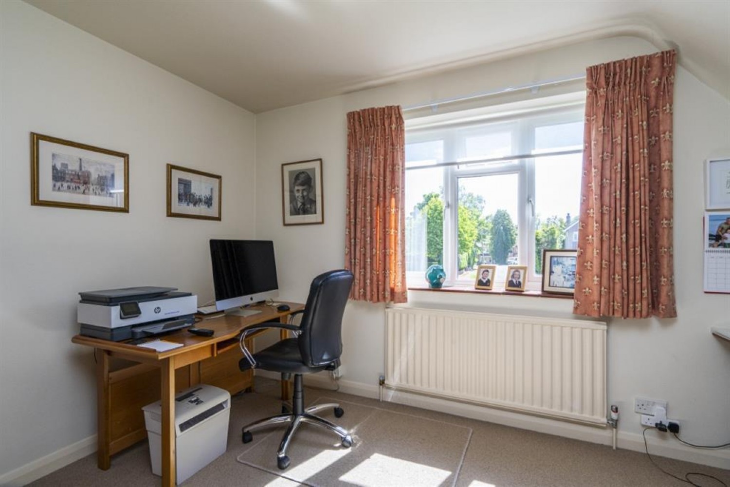 St. Leonards Road, Chesham Bois, Amersham, Buckinghamshire, HP6 6DT