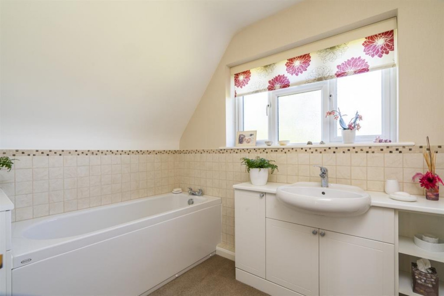 St. Leonards Road, Chesham Bois, Amersham, Buckinghamshire, HP6 6DT