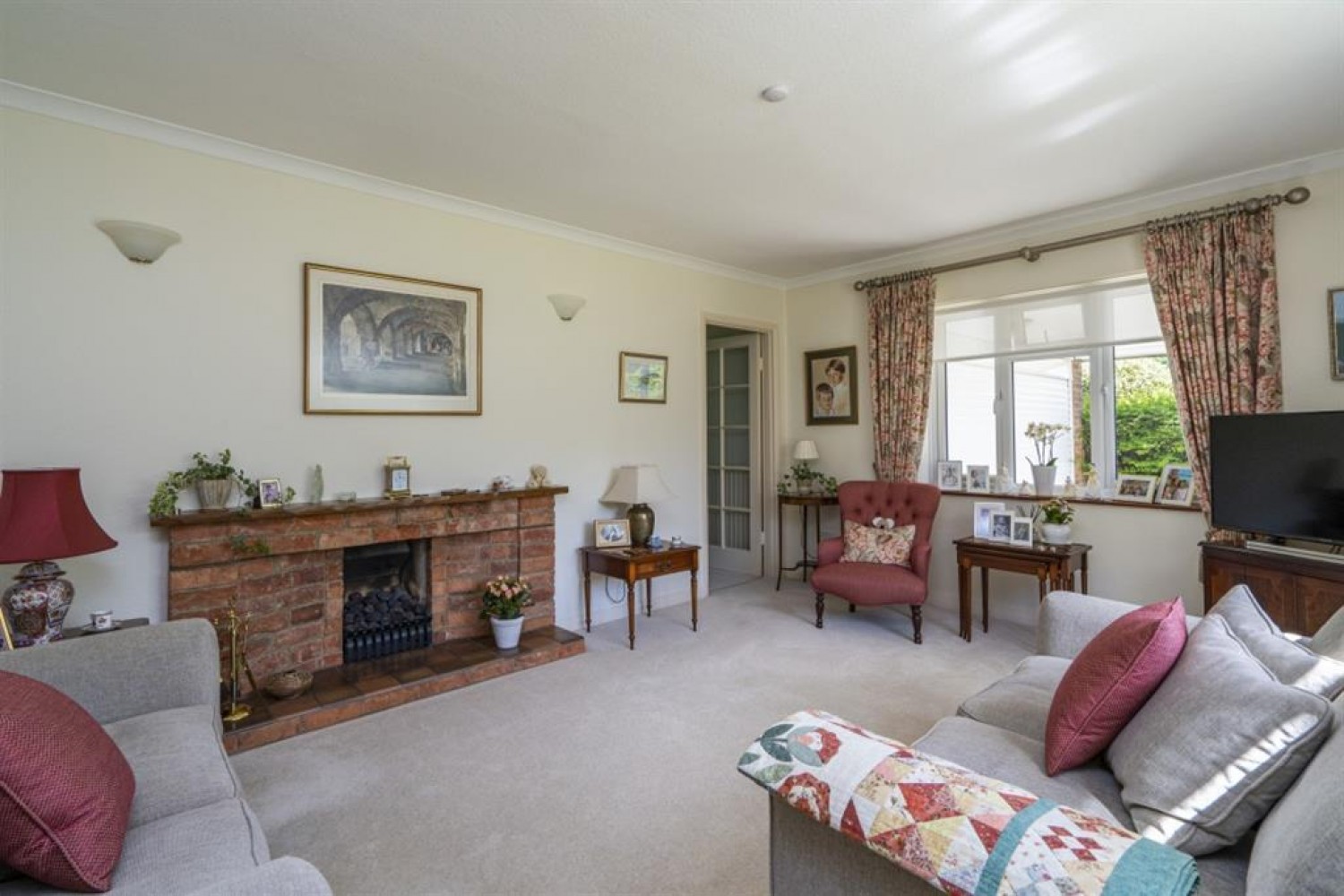 St. Leonards Road, Chesham Bois, Amersham, Buckinghamshire, HP6 6DT