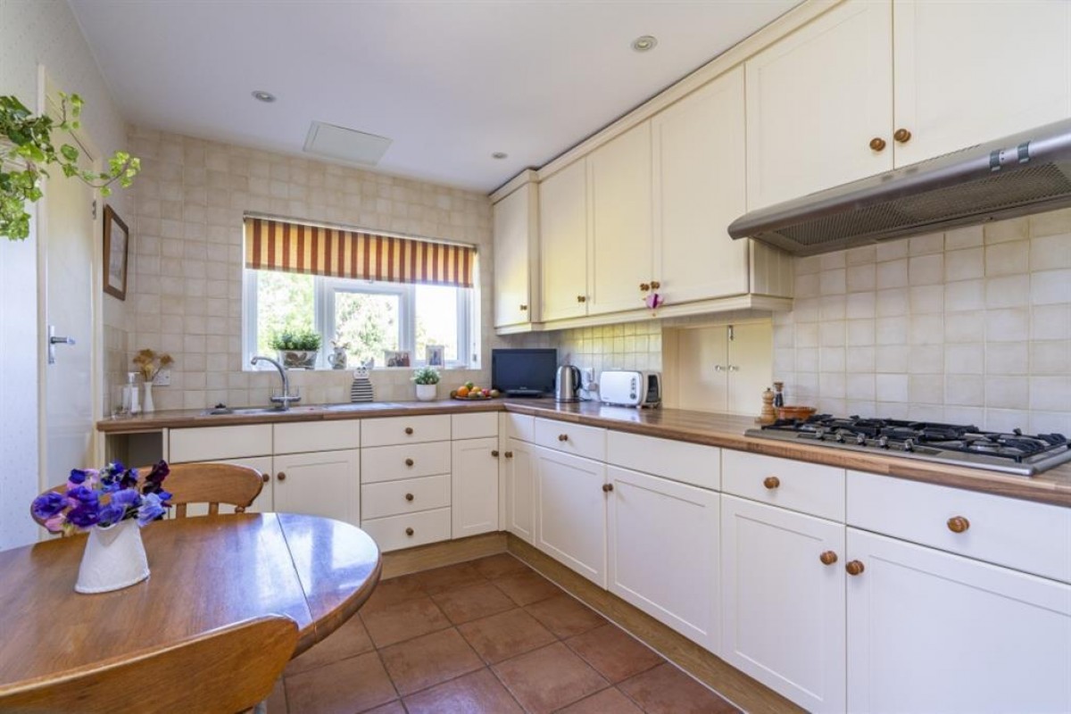 St. Leonards Road, Chesham Bois, Amersham, Buckinghamshire, HP6 6DT