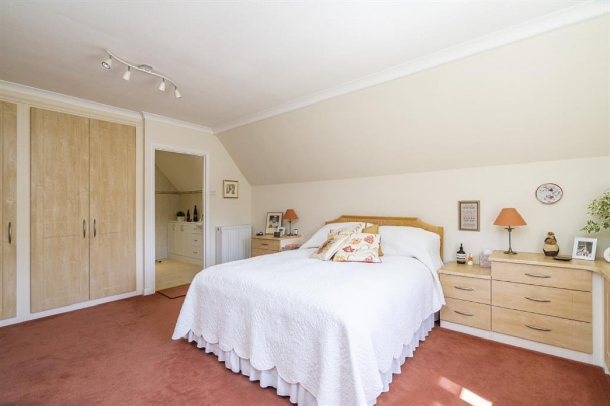 St. Leonards Road, Chesham Bois, Amersham, Buckinghamshire, HP6 6DT