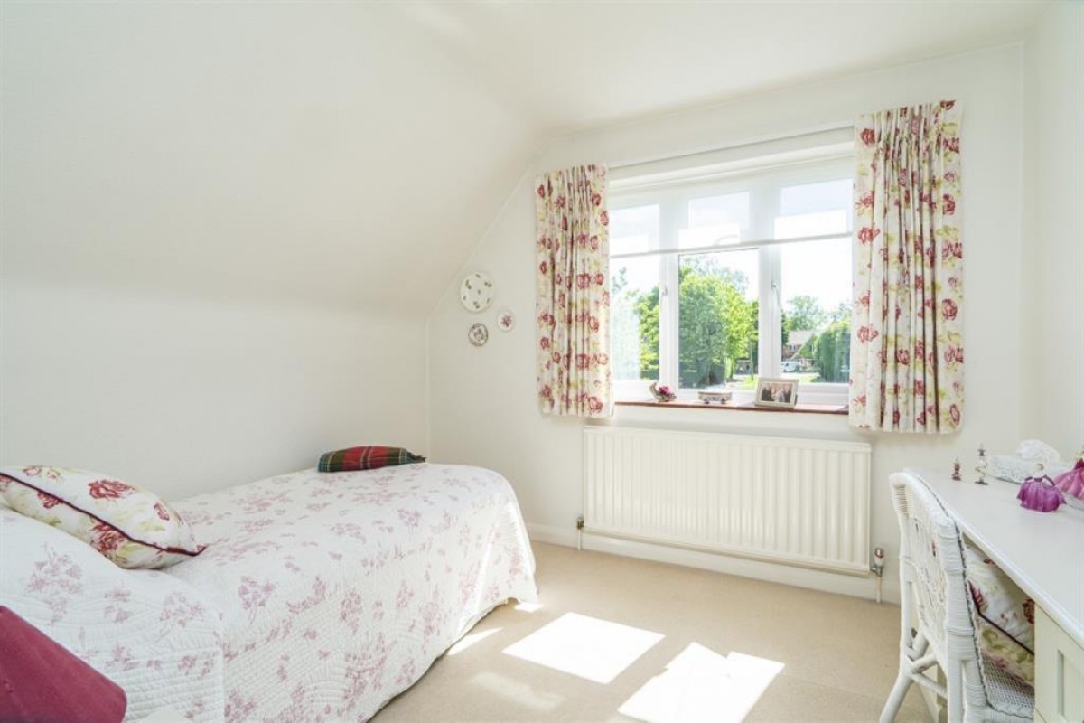 St. Leonards Road, Chesham Bois, Amersham, Buckinghamshire, HP6 6DT