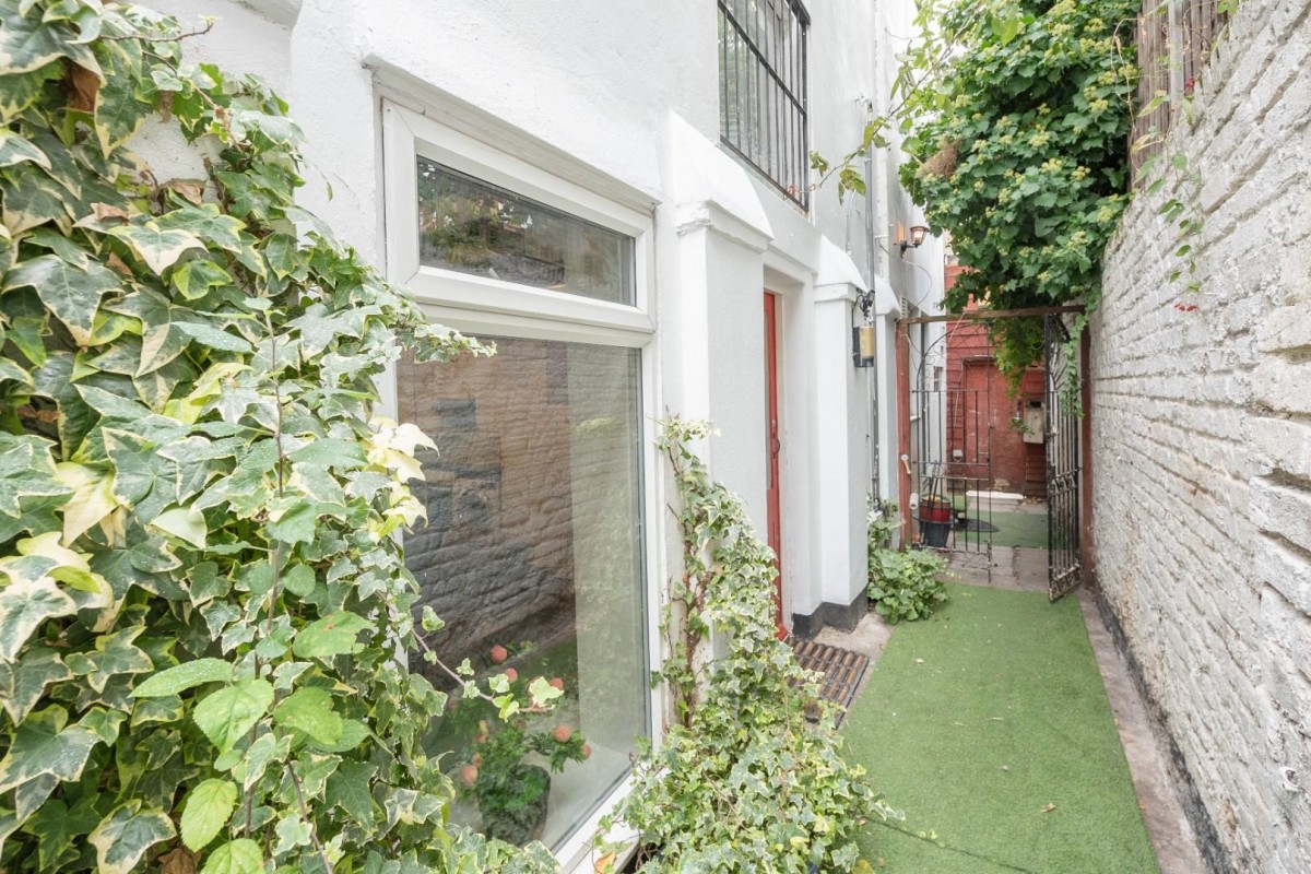 Hermit Place, London, Kilburn, NW6